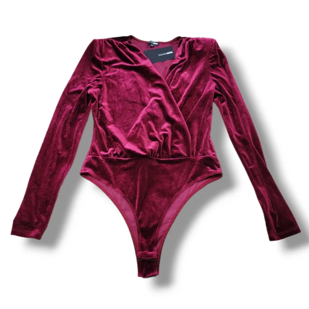Fashion Nova Bodysuit Size Medium Women's Velvet Bodysuit Padded Shoulders New - Picture 1 of 5